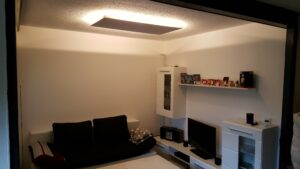 Infrarot Heizung Deckenmontage mit LED Beleuchtung Wohnzimmer Licht eingeschaltet